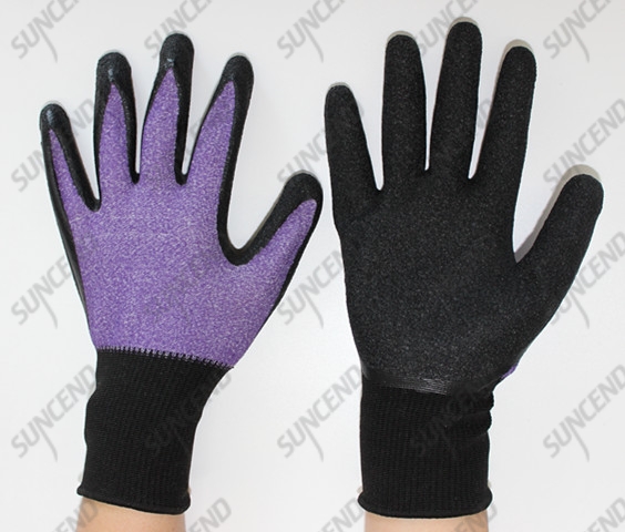 Purple 15g nylon+spandex knitted garden gloves with black latex coating on the p